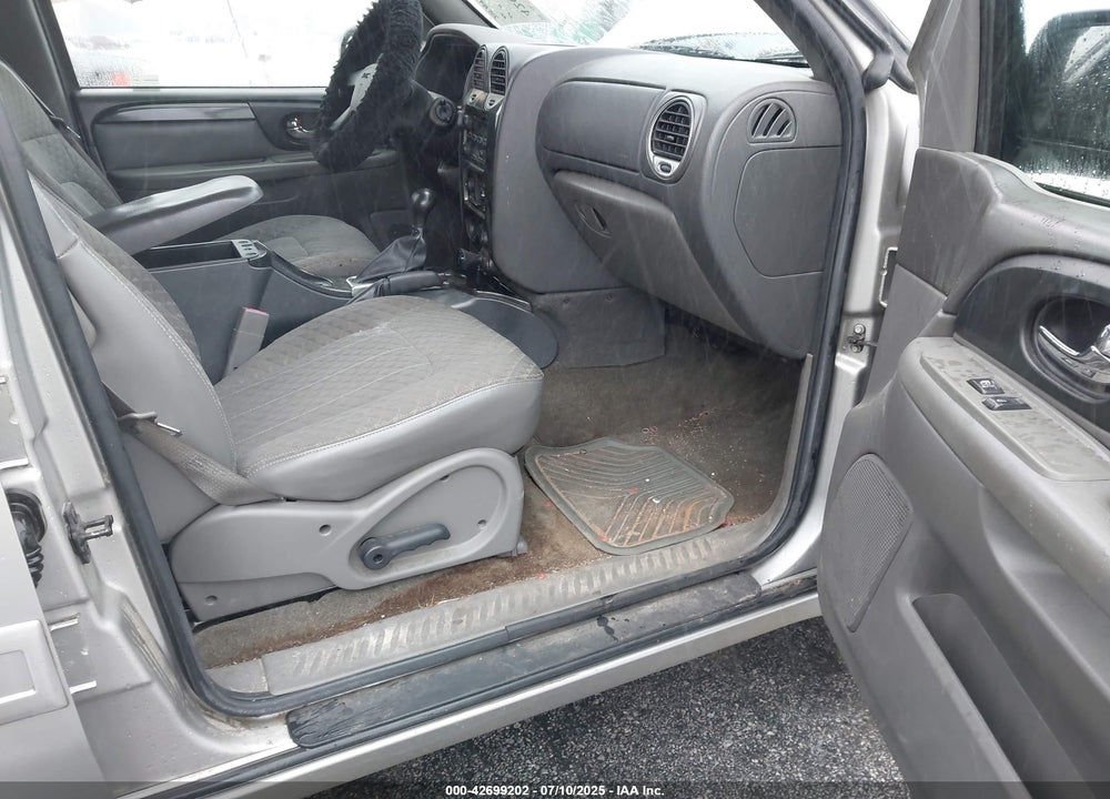 2004 GMC ENVOY XUV SLE VIN: 1GKES12S946146313