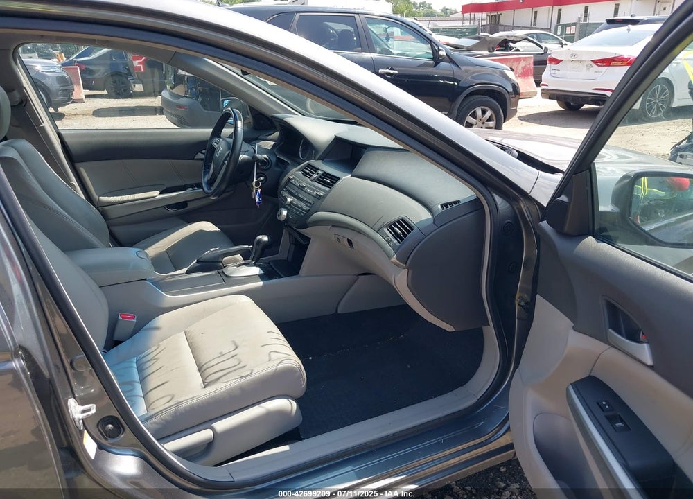 2009 HONDA ACCORD VIN: 1HGCP26869A016472