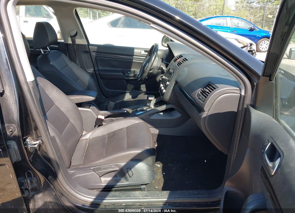 2010 VOLKSWAGEN JETTA VIN: 3VWRX7AJ5AM024194