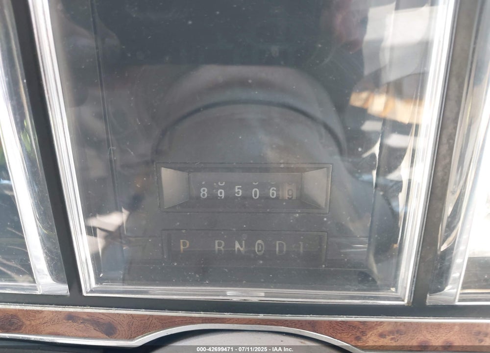 1985 LINCOLN TOWN CAR VIN: 1LNBP96F9FY674464