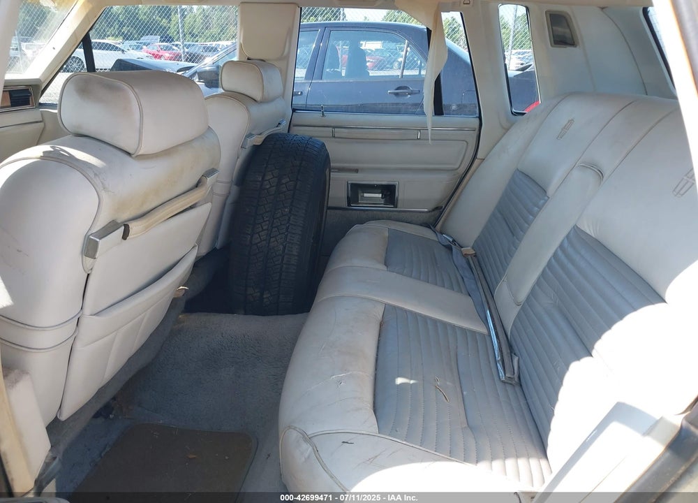 1985 LINCOLN TOWN CAR VIN: 1LNBP96F9FY674464