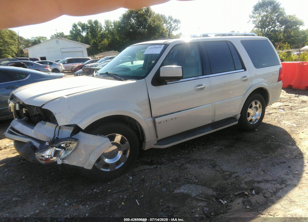 2005 LINCOLN NAVIGATOR VIN: 5LMFU28565LJ23679