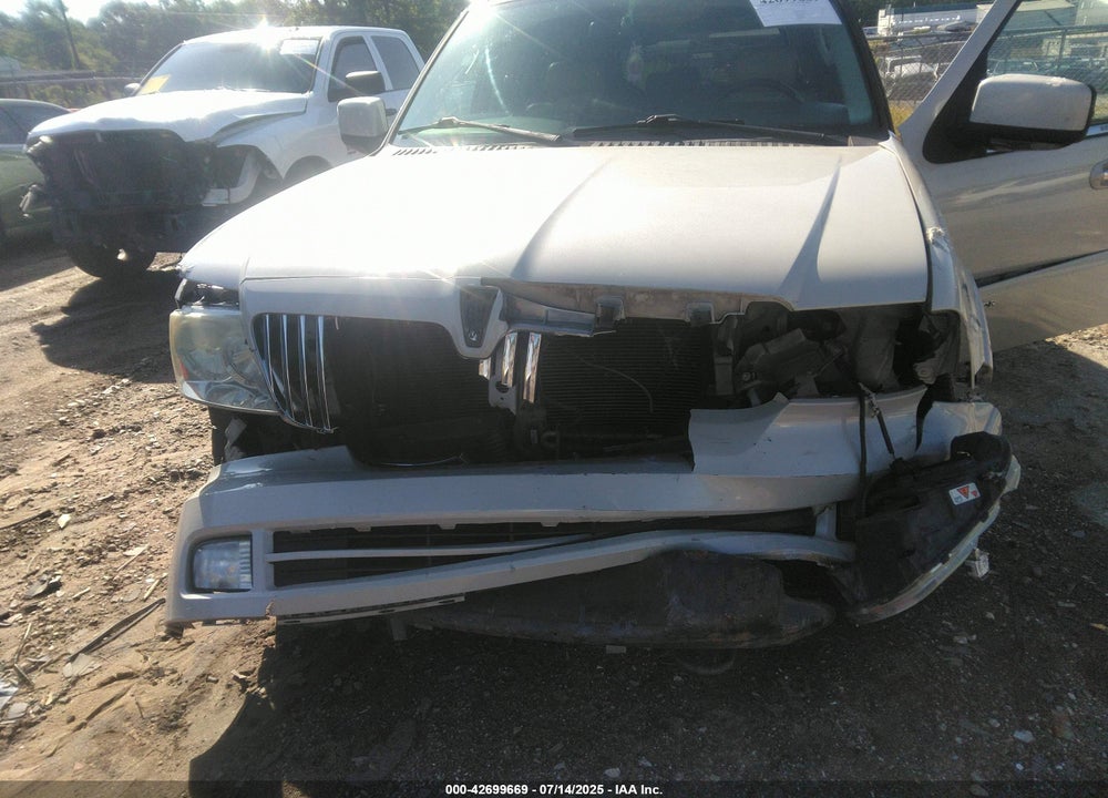 2005 LINCOLN NAVIGATOR VIN: 5LMFU28565LJ23679