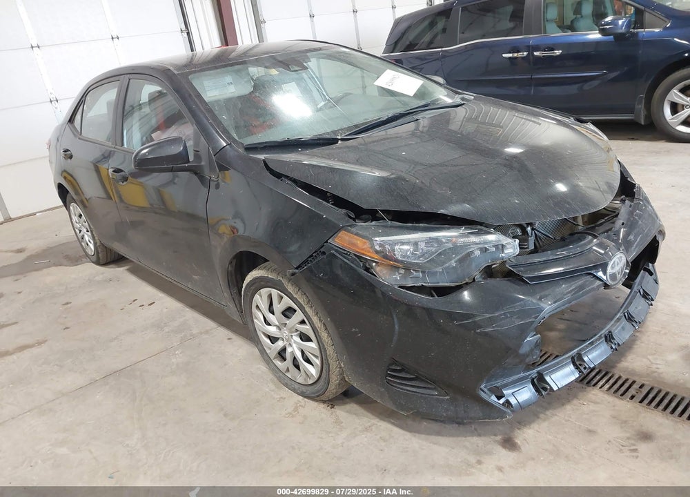 2018 TOYOTA COROLLA LE VIN: 5YFBURHE8JP743384