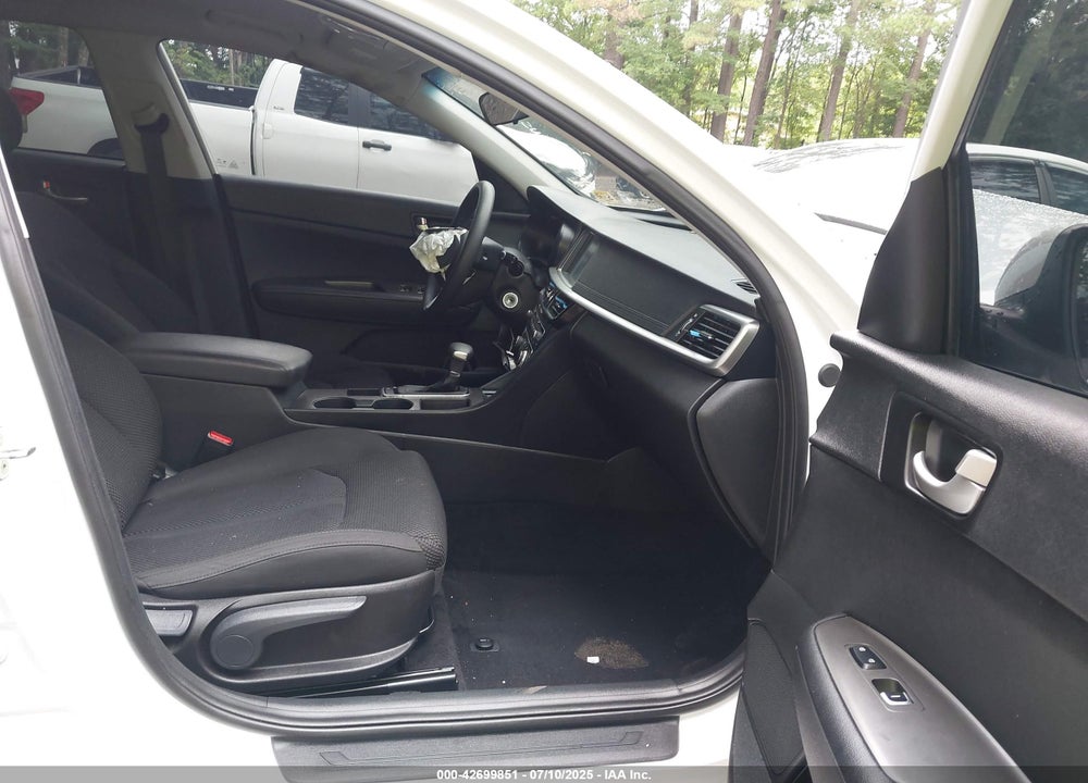 2020 KIA OPTIMA VIN: 5XXGT4L35LG431083