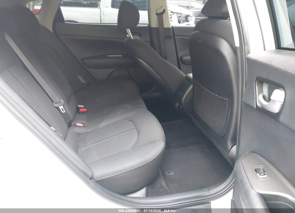 2020 KIA OPTIMA VIN: 5XXGT4L35LG431083