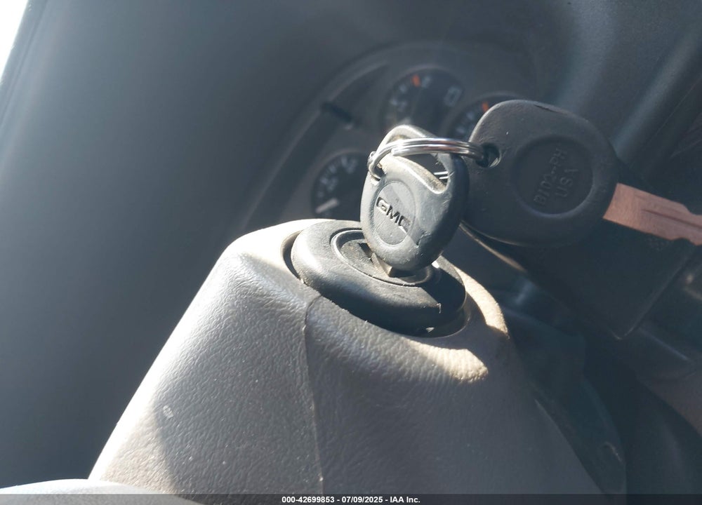 2004 GMC YUKON DENALI VIN: 1GKEK63U34J103810