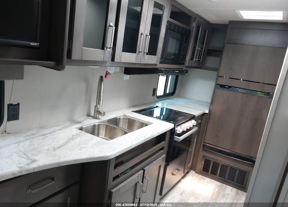 2022 GRAND DESIGN TRANCEND VIN: 573TT2526NDD02818