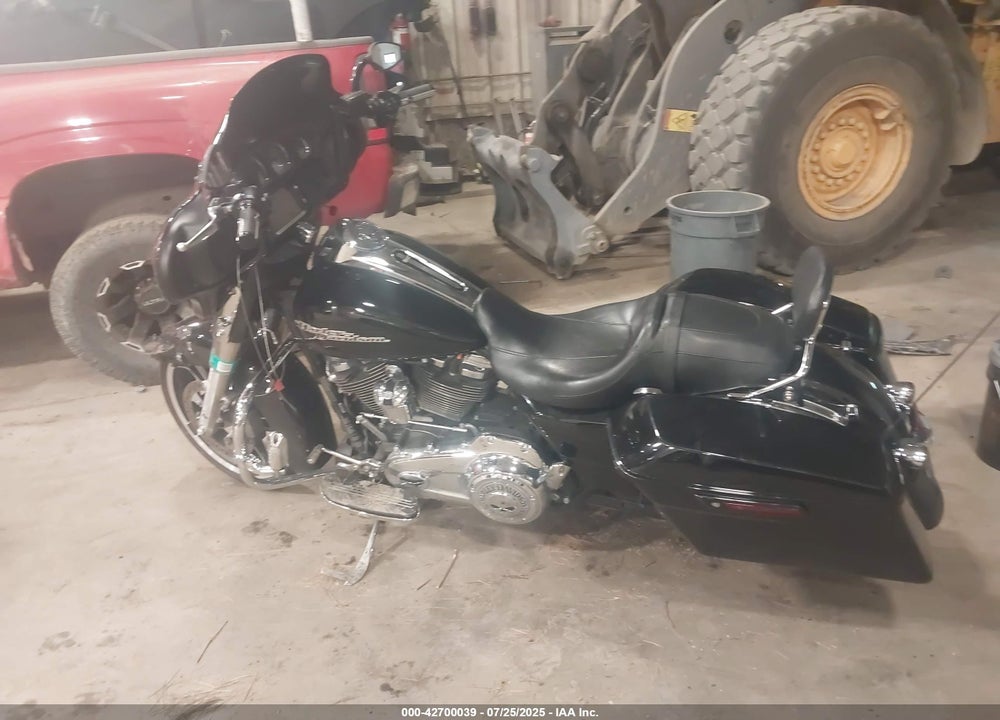 2017 HARLEY-DAVIDSON FLHX STREET GLIDE VIN: 1HD1KBC13HB608298