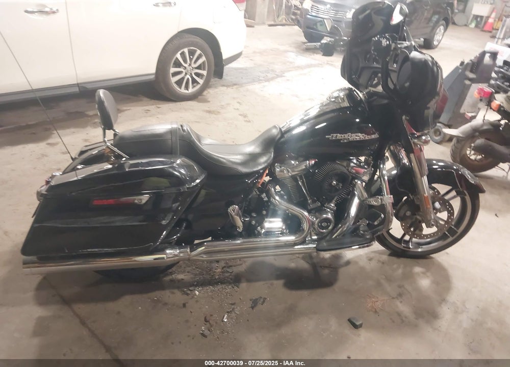 2017 HARLEY-DAVIDSON FLHX STREET GLIDE VIN: 1HD1KBC13HB608298