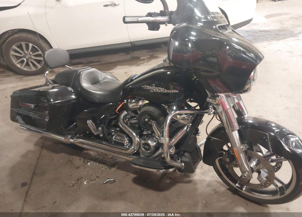 2017 HARLEY-DAVIDSON FLHX STREET GLIDE VIN: 1HD1KBC13HB608298
