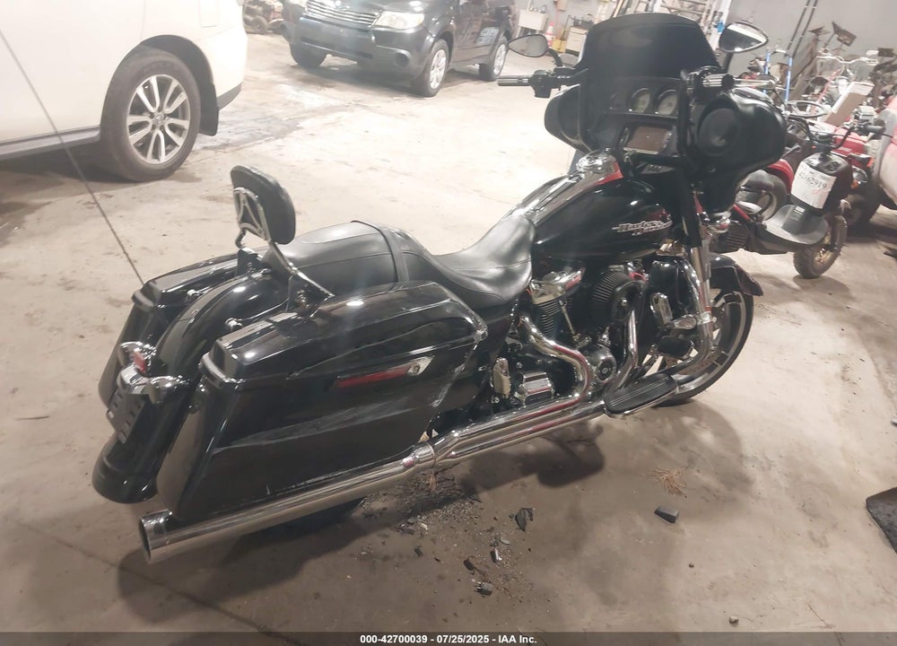 2017 HARLEY-DAVIDSON FLHX STREET GLIDE VIN: 1HD1KBC13HB608298