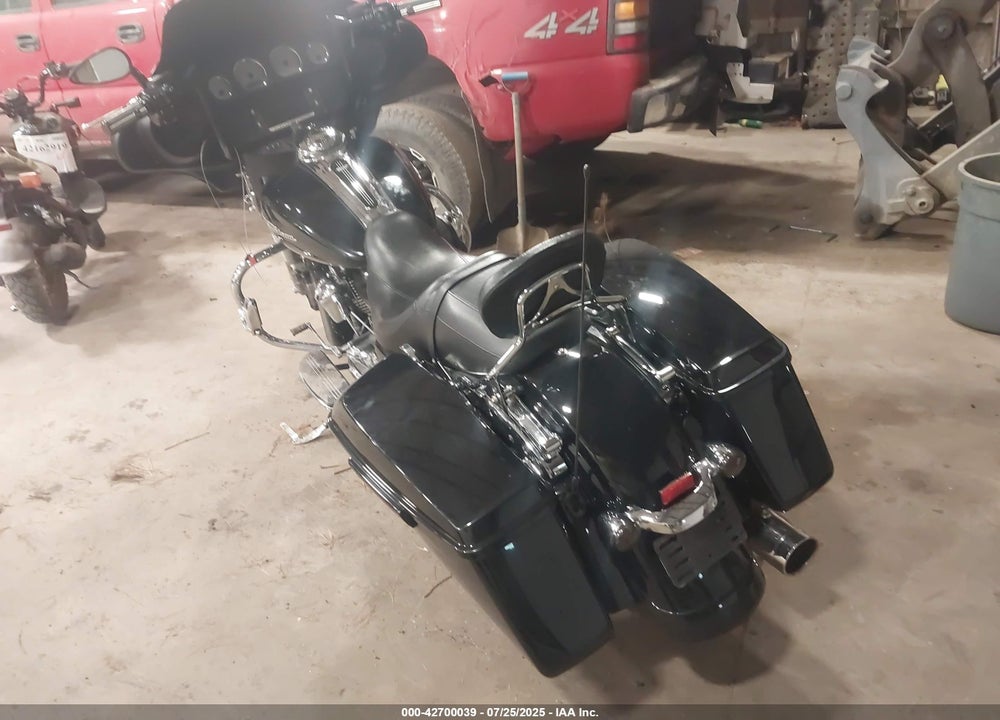 2017 HARLEY-DAVIDSON FLHX STREET GLIDE VIN: 1HD1KBC13HB608298