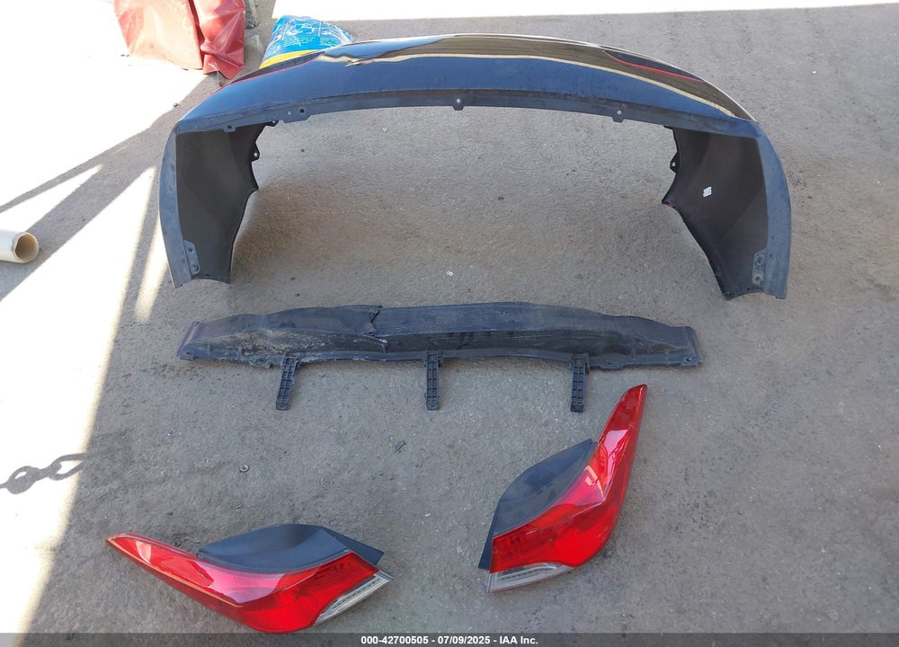 2012 HYUNDAI ELANTRA VIN: KMHDH4AE2CU428270