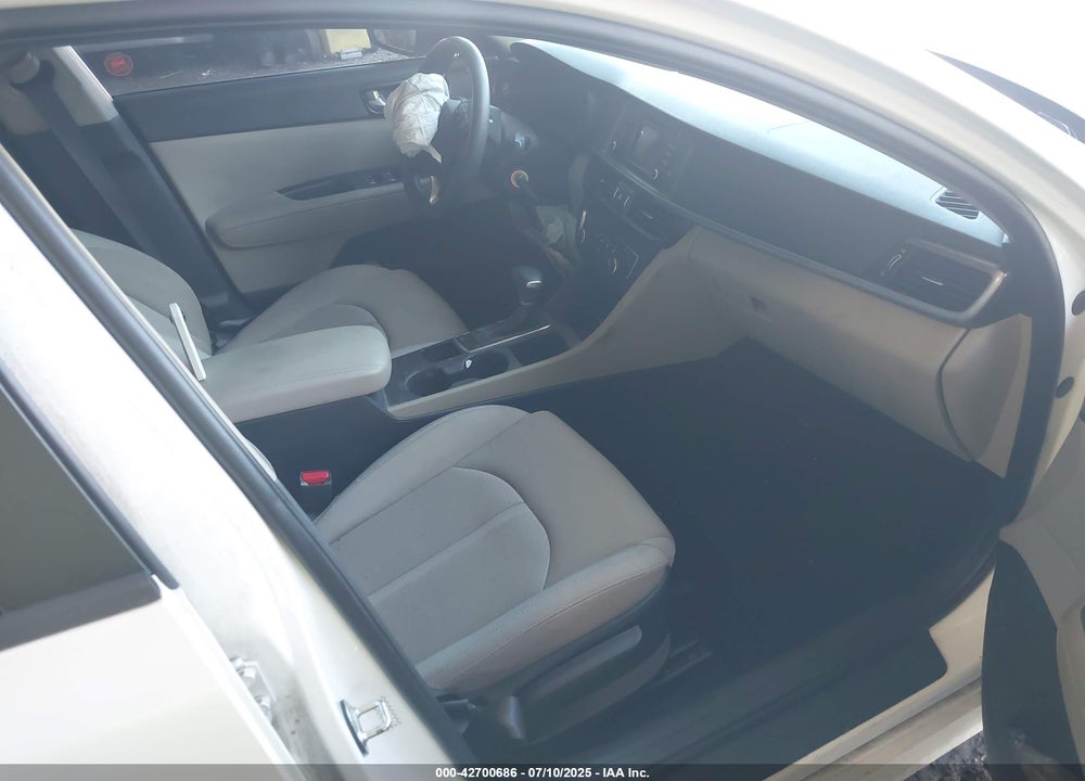 2017 KIA OPTIMA VIN: KNAGT4L3XH5179355