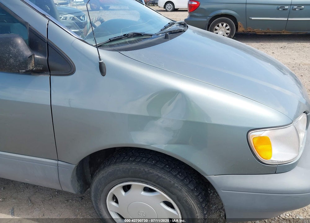2000 TOYOTA SIENNA CE VIN: 4T3ZF19C0YU210825