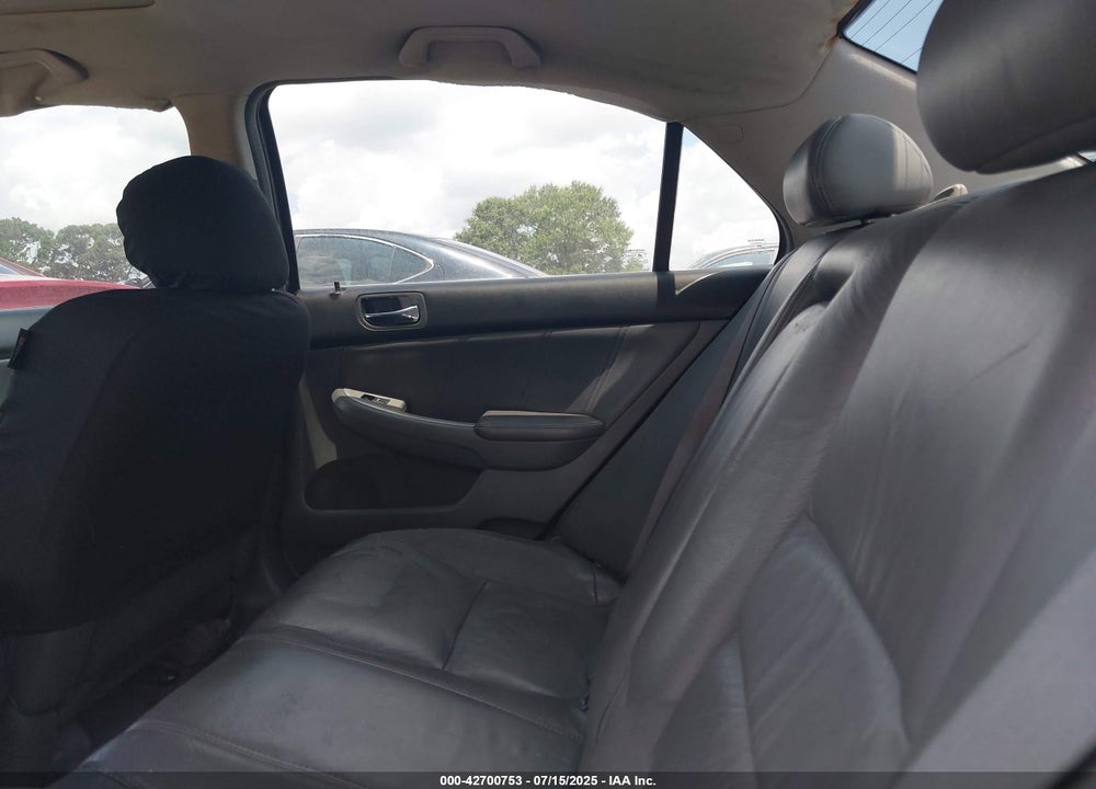 2005 HONDA ACCORD 3.0 EX VIN: 1HGCM66515A073095