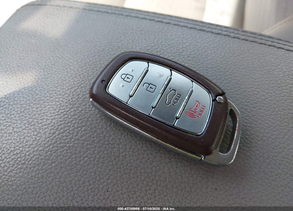 2017 HYUNDAI ELANTRA VIN: KMHD84LF9HU284567