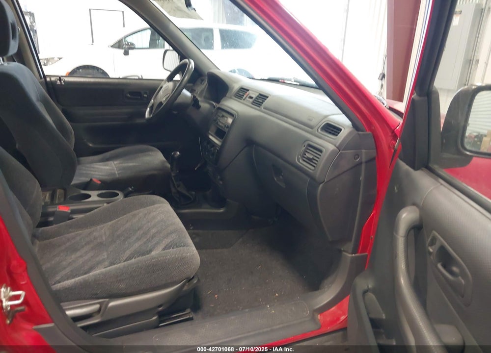 2001 HONDA CR-V LX VIN: JHLRD17461S010695