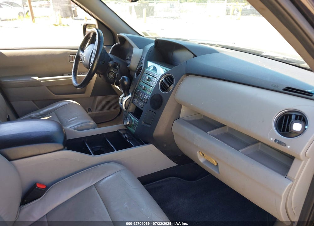 2011 HONDA PILOT TOURING VIN: 5FNYF4H92BB053864