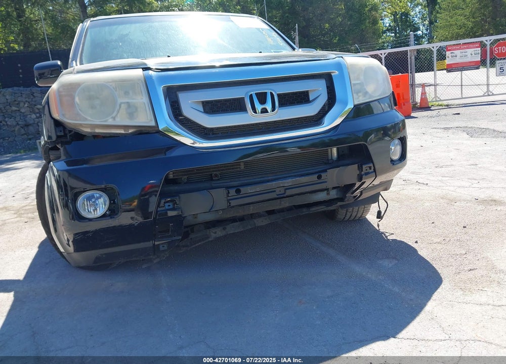 2011 HONDA PILOT TOURING VIN: 5FNYF4H92BB053864