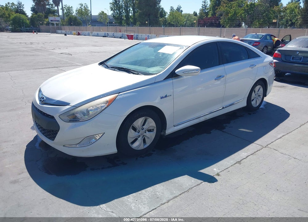 2014 HYUNDAI SONATA HYBRID VIN: KMHEC4A46EA108884