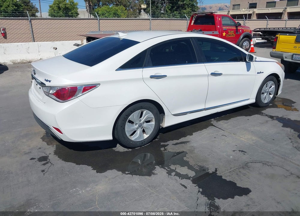 2014 HYUNDAI SONATA HYBRID VIN: KMHEC4A46EA108884