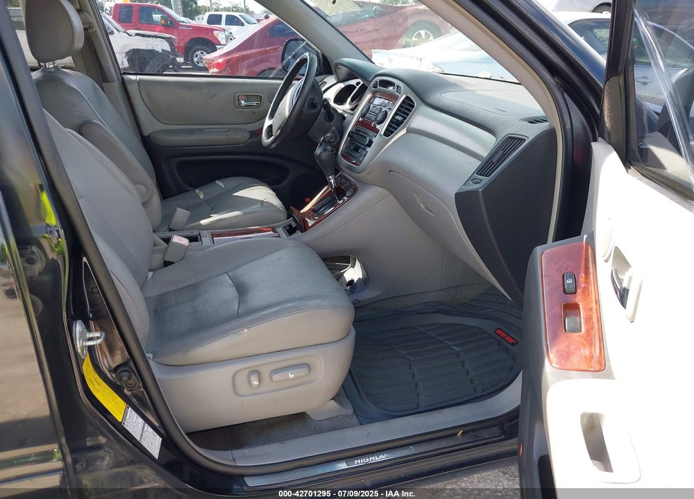 2005 TOYOTA HIGHLANDER LIMITED V6 VIN: JTEEP21A350070972