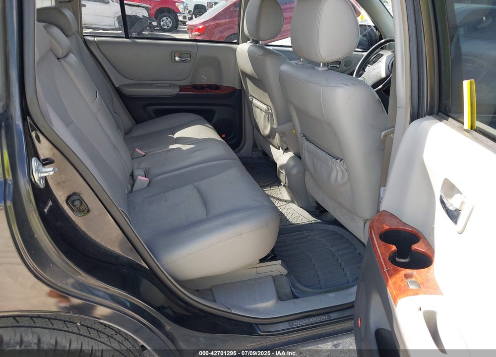 2005 TOYOTA HIGHLANDER LIMITED V6 VIN: JTEEP21A350070972