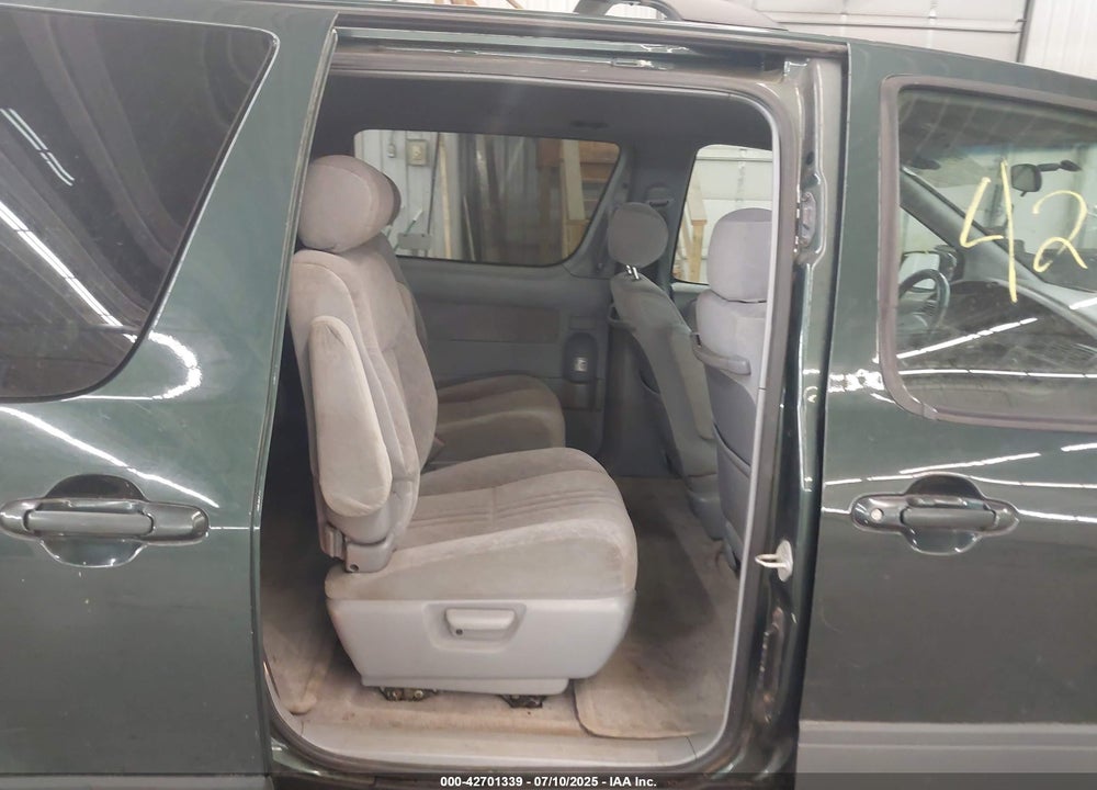 2000 TOYOTA SIENNA LE VIN: 4T3ZF13C0YU249715