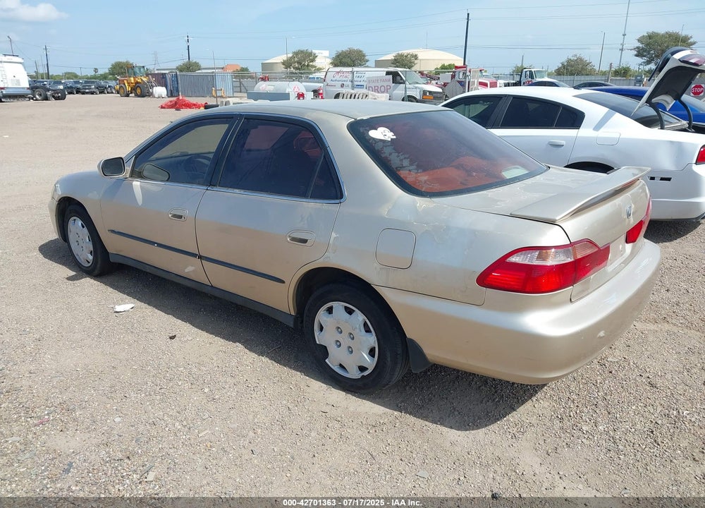 2000 HONDA ACCORD 2.3 LX VIN: JHMCG5645YC005428