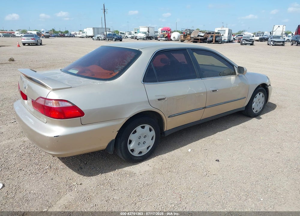 2000 HONDA ACCORD 2.3 LX VIN: JHMCG5645YC005428