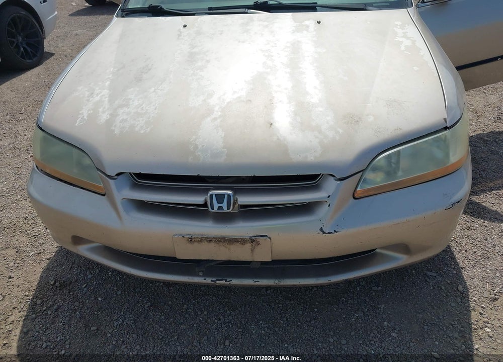 2000 HONDA ACCORD 2.3 LX VIN: JHMCG5645YC005428