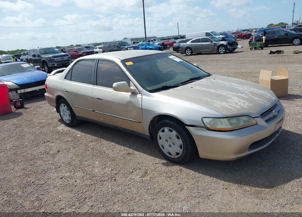2000 HONDA ACCORD 2.3 LX VIN: JHMCG5645YC005428