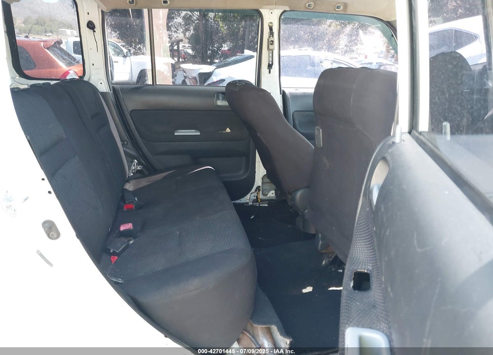 2006 SCION XB VIN: JTLKT334964043080