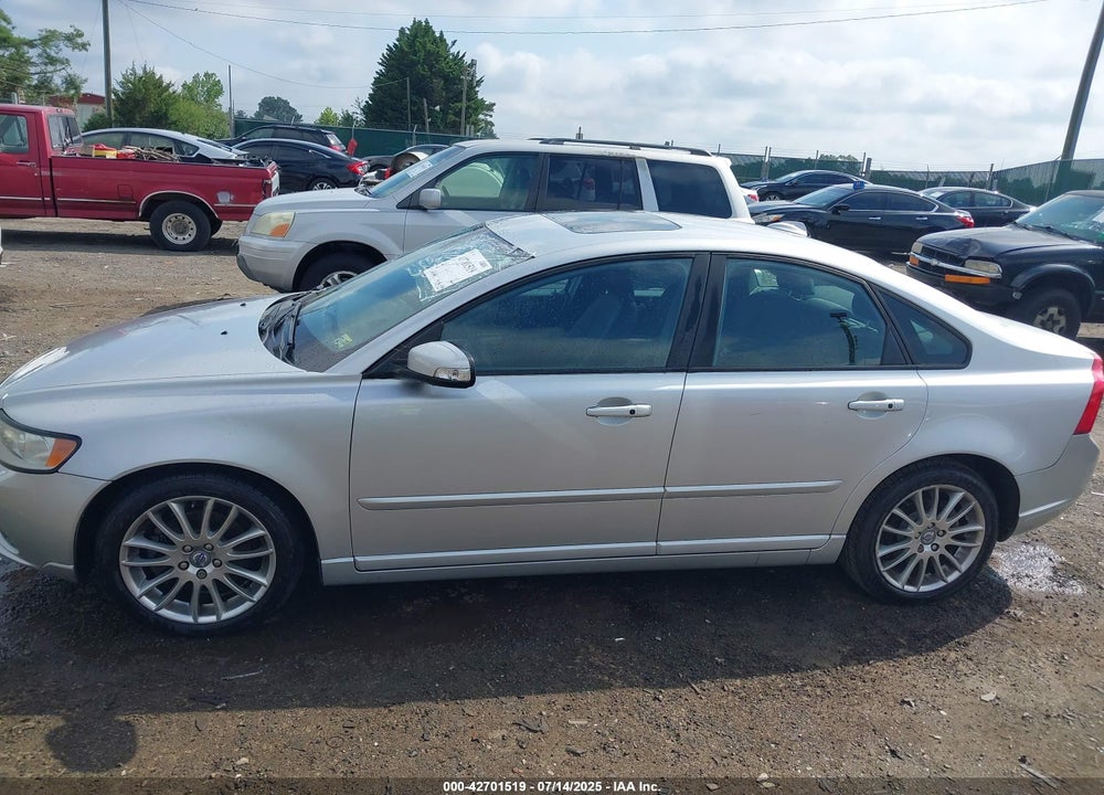2010 VOLVO S40 VIN: YV1382MSXA2495210