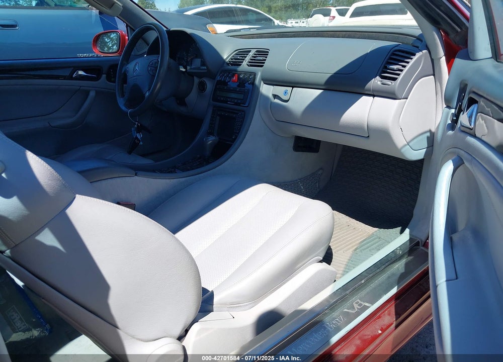 2000 MERCEDES-BENZ CLK 430 VIN: WDBLK70G8YT043197