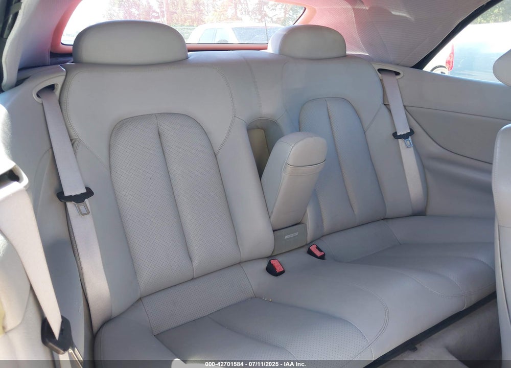 2000 MERCEDES-BENZ CLK 430 VIN: WDBLK70G8YT043197