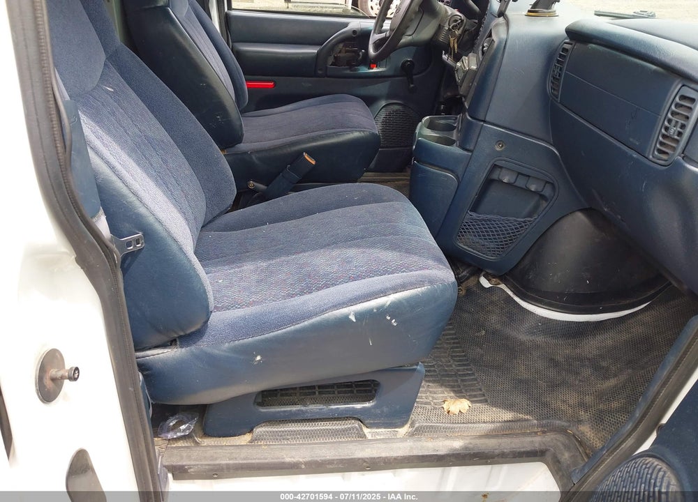 2001 CHEVROLET ASTRO VIN: 1GCDM19W81B119651