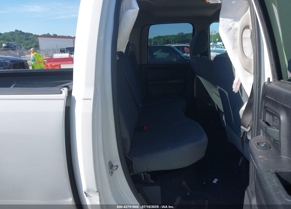 2016 RAM 1500 EXPRESS VIN: 1C6RR7FG3GS193325