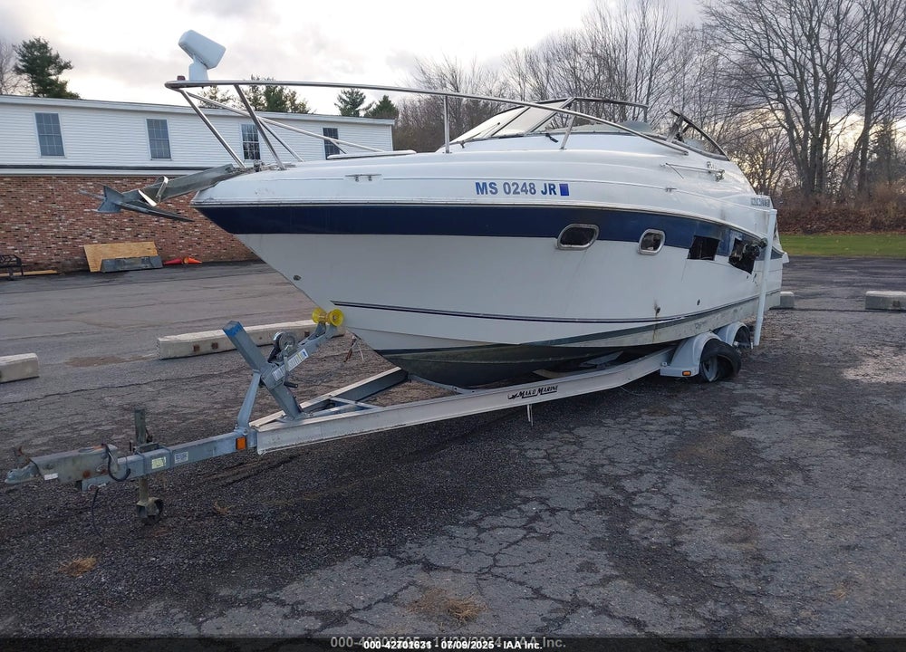 2002 FOUR WINNS 23'10" VIN: GFNCB144F202