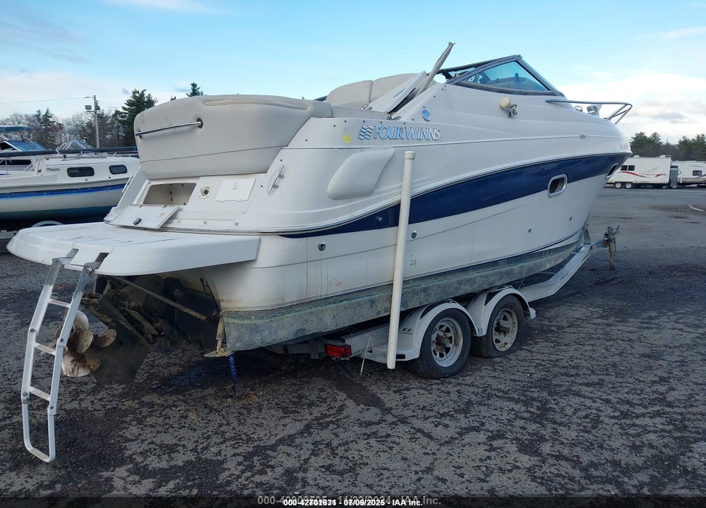 2002 FOUR WINNS 23'10" VIN: GFNCB144F202