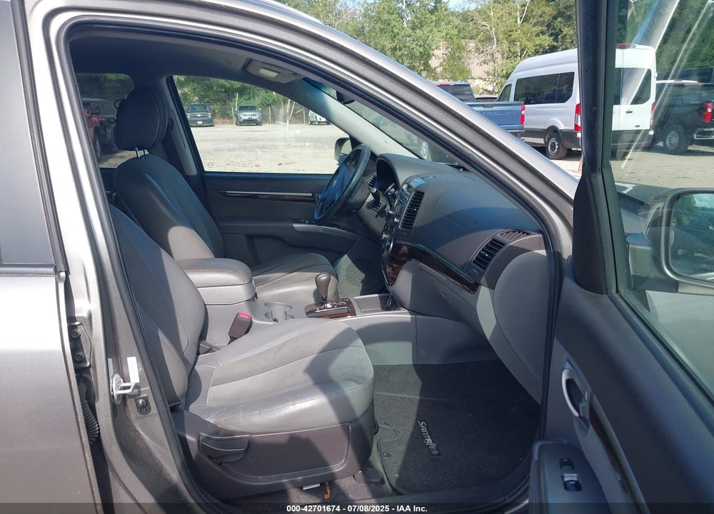 2011 HYUNDAI SANTA FE VIN: 5XYZHDAG5BG042065