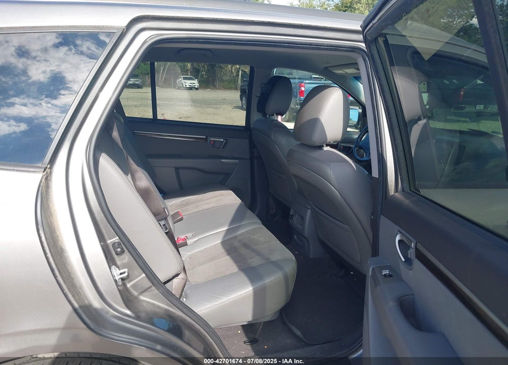 2011 HYUNDAI SANTA FE VIN: 5XYZHDAG5BG042065
