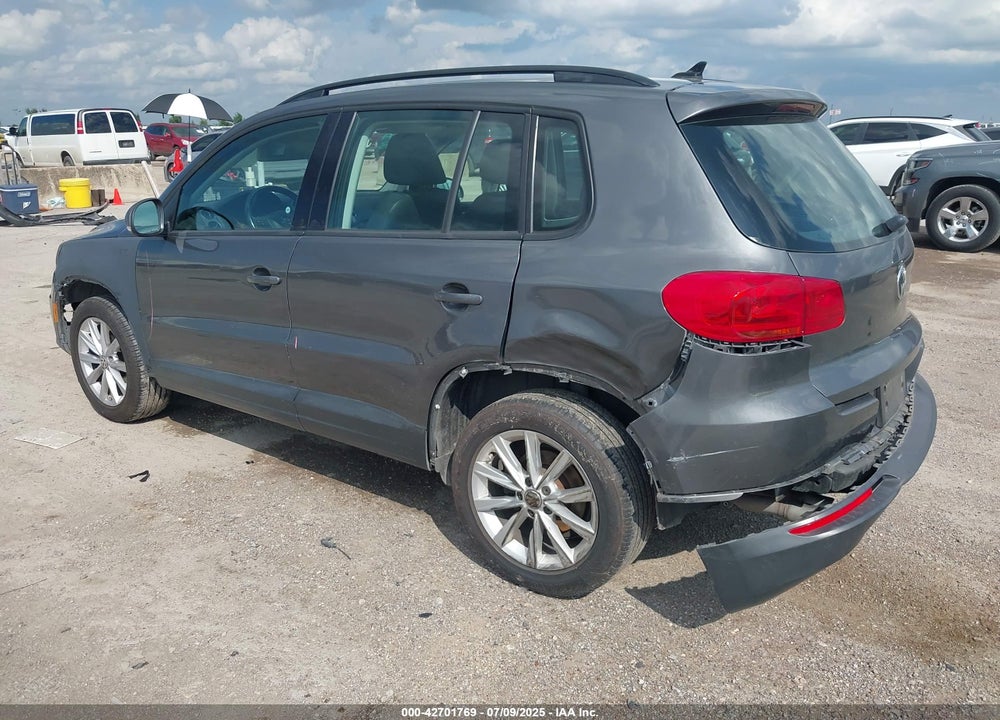 2017 VOLKSWAGEN TIGUAN VIN: WVGAV7AX0HK048653