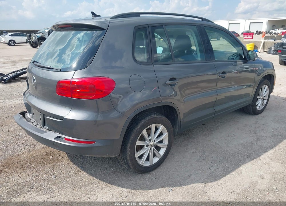 2017 VOLKSWAGEN TIGUAN VIN: WVGAV7AX0HK048653
