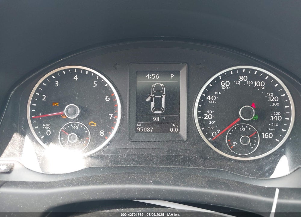 2017 VOLKSWAGEN TIGUAN VIN: WVGAV7AX0HK048653