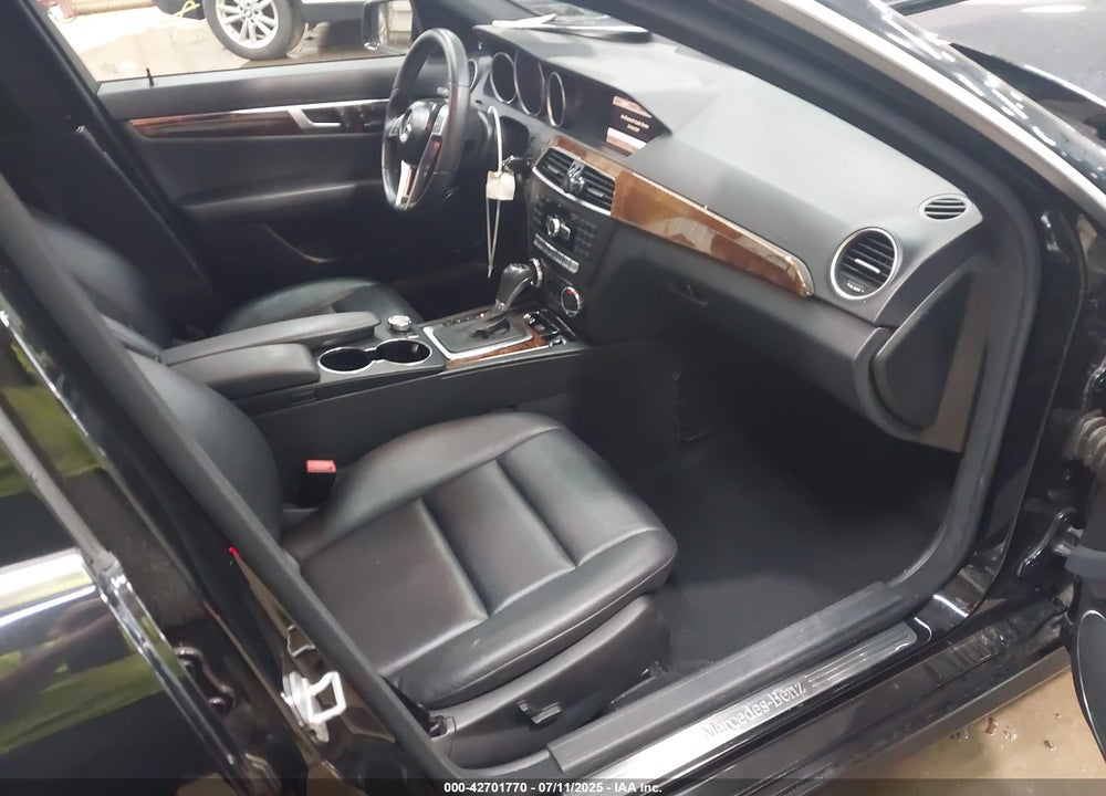2012 MERCEDES-BENZ C 300 LUXURY 4MATIC/SPORT 4MATIC VIN: WDDGF8BB8CR234631