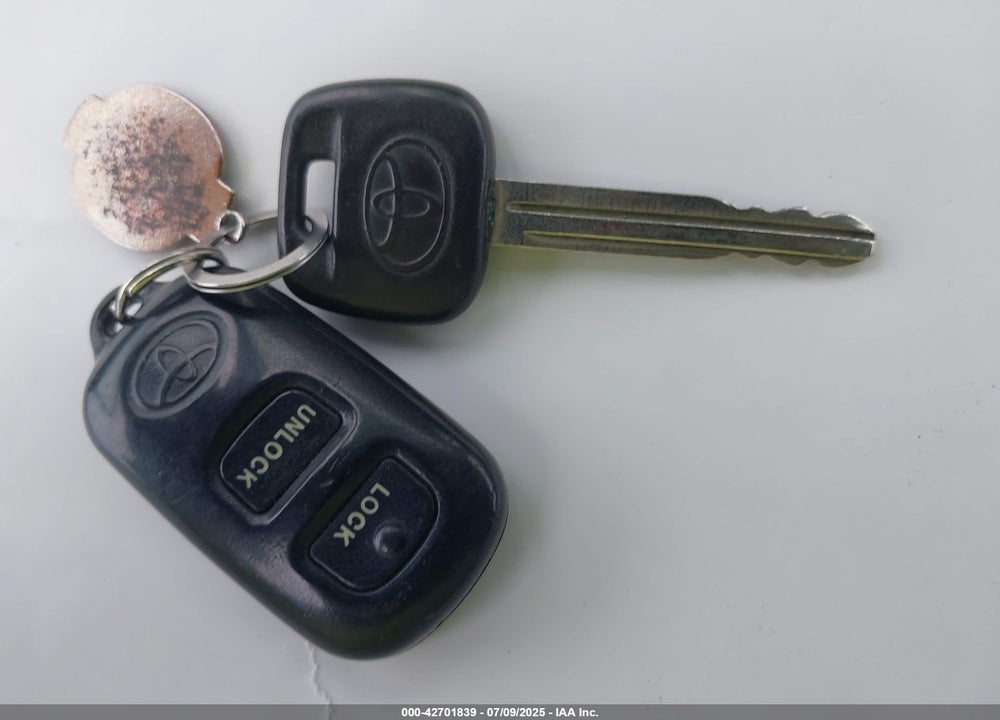 2004 TOYOTA COROLLA LE VIN: JTDBR38E042038063