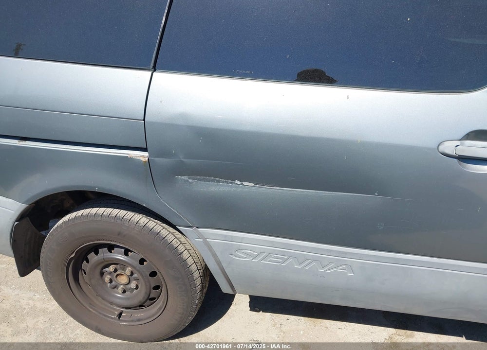 1999 TOYOTA SIENNA LE VIN: 4T3ZF13C8XU109975